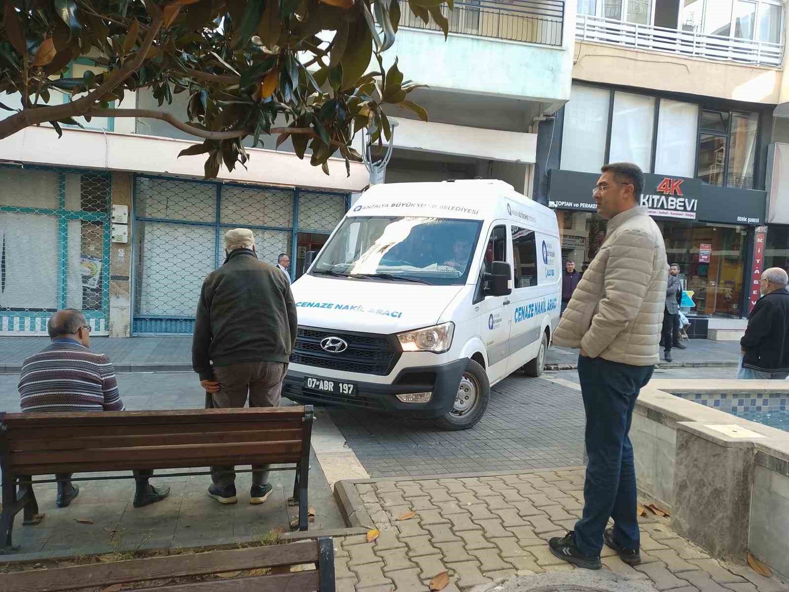 Serik’te 53 yaşındaki kadın sokakta ölü bulundu
