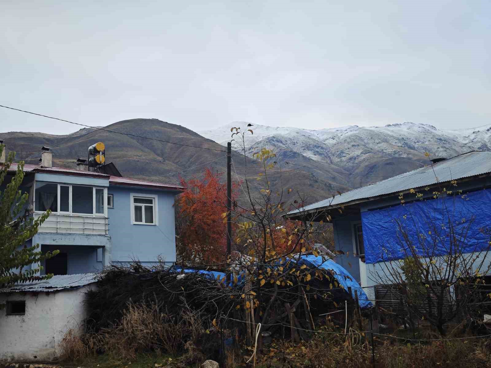 Palu’ya mevsimin ilk karı düştü
