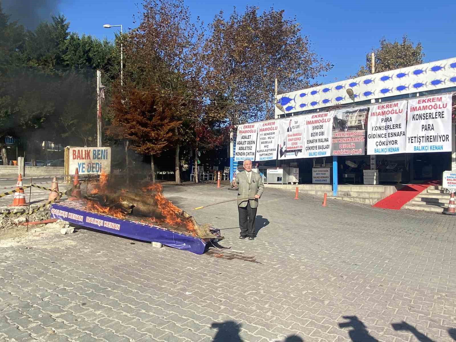 İmamoğlu’na tepki için bal mumu köpek balığını tiner döküp yaktı
