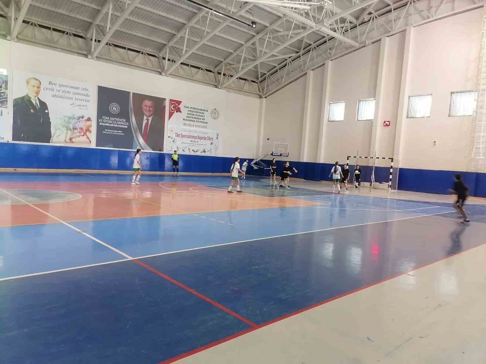 Okul sporları Futsal müsabakaları Yatağan’da başladı
