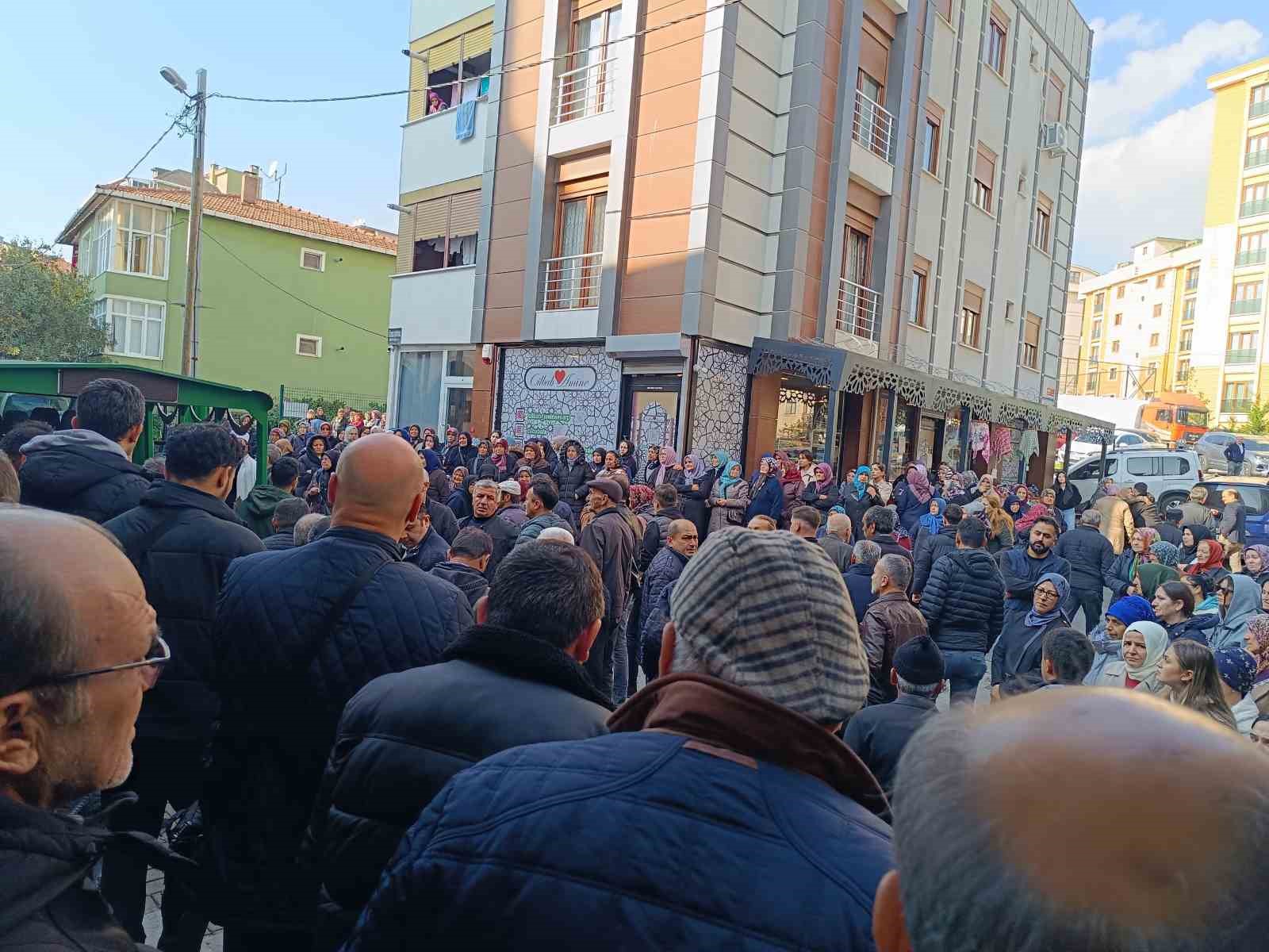 Pendik’te sevgilisi tarafından öldürülen kadın toprağa verildi
