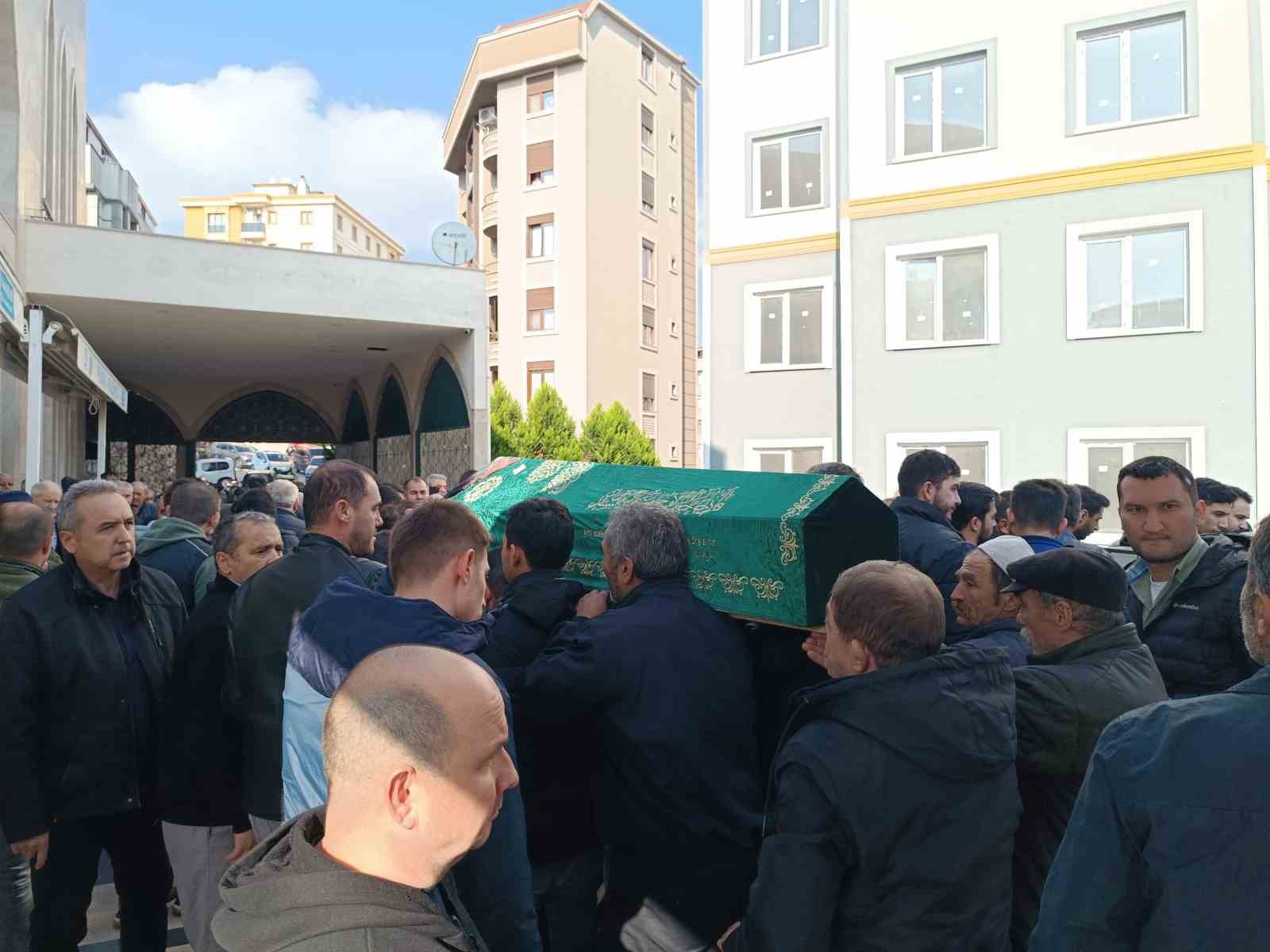 Pendik’te sevgilisi tarafından öldürülen kadın toprağa verildi
