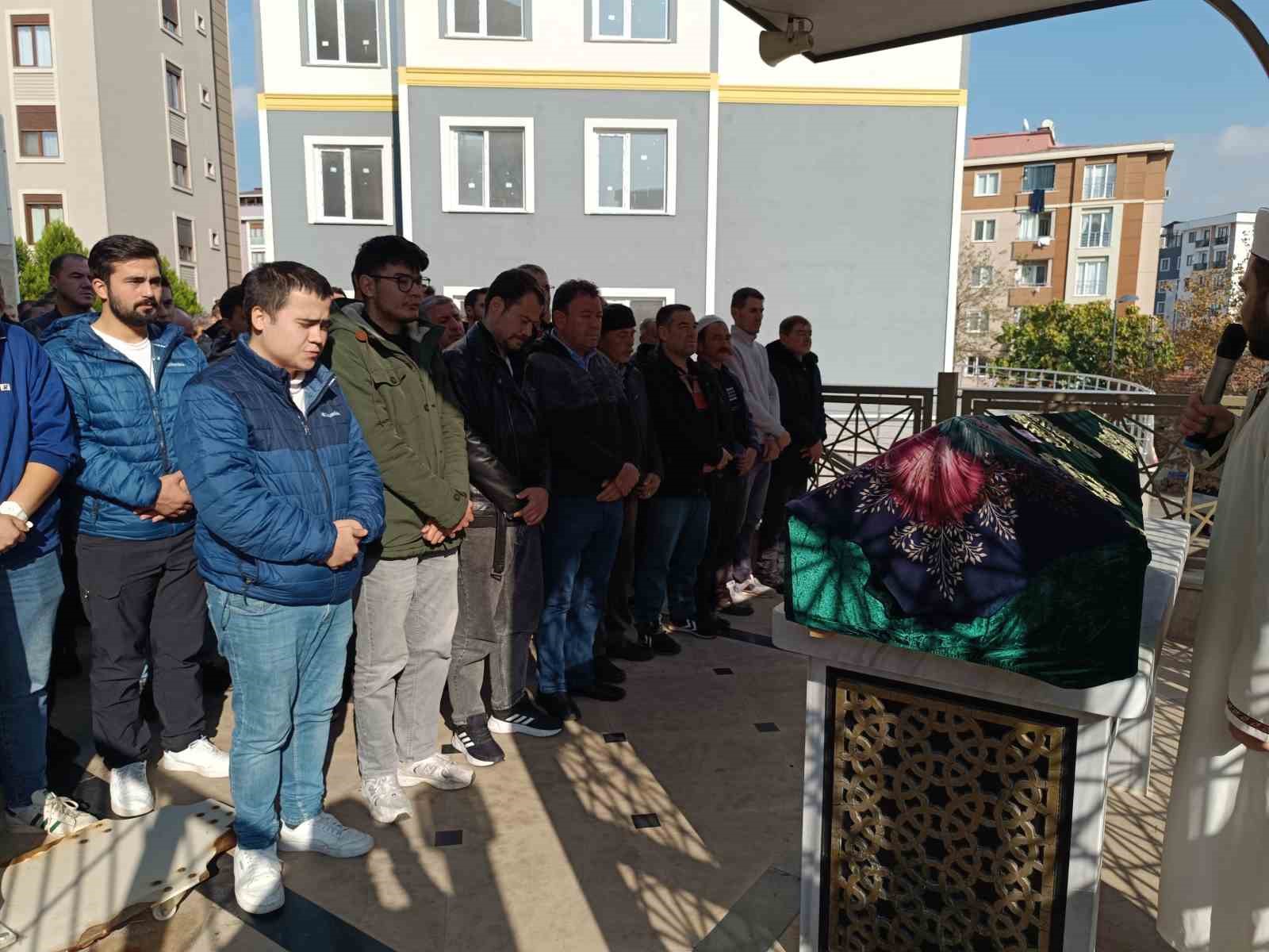 Pendik’te sevgilisi tarafından öldürülen kadın toprağa verildi
