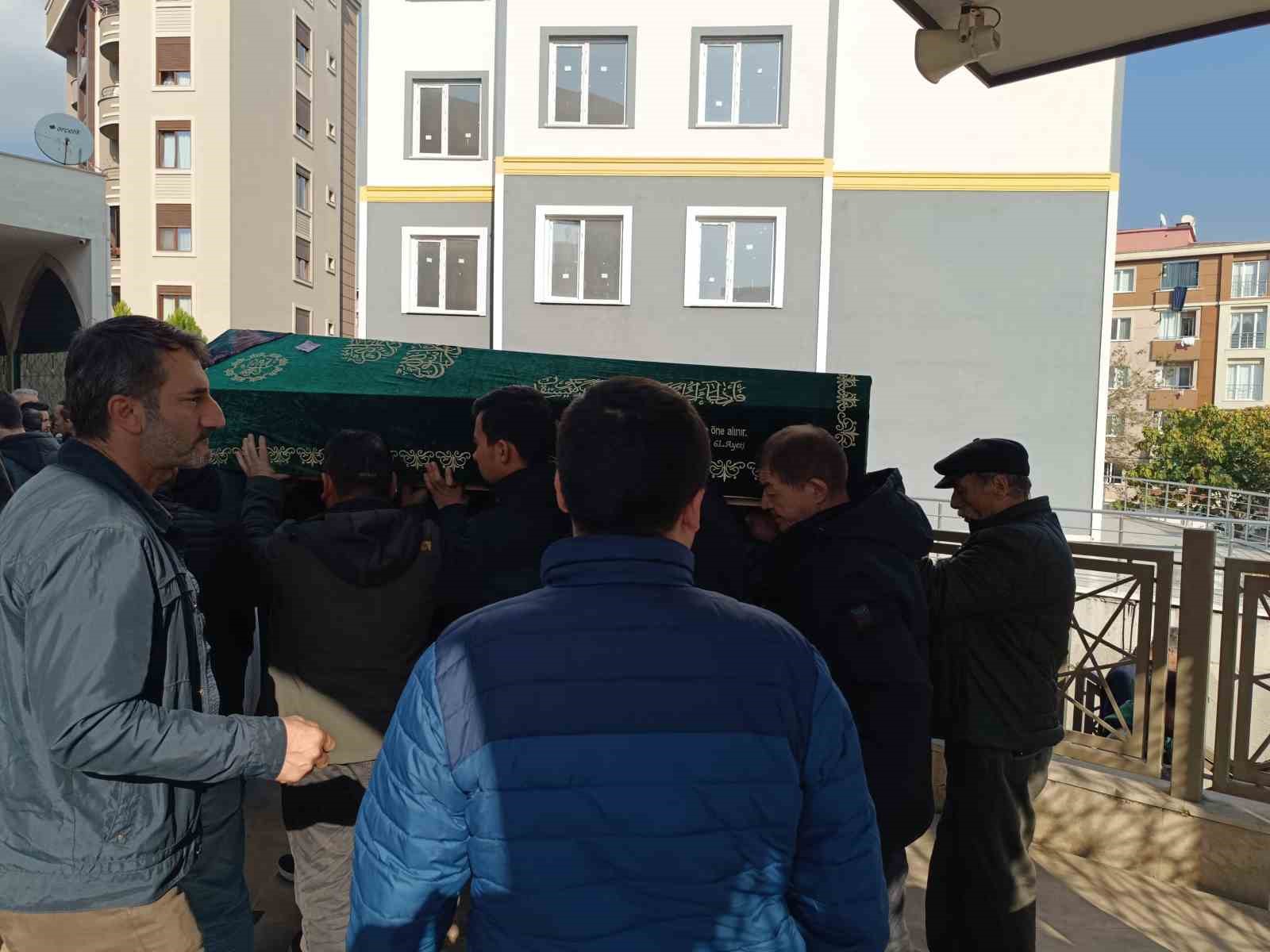 Pendik’te sevgilisi tarafından öldürülen kadın toprağa verildi
