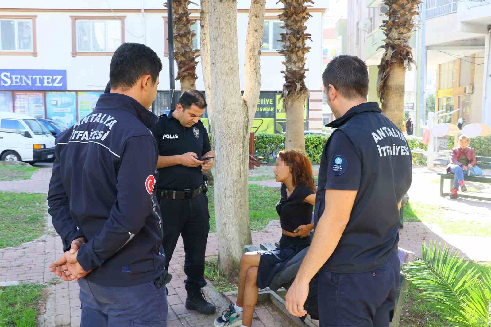 Tuvalette çığlıklarıyla polisi alarma geçirdi, kapıyı açınca ’sizleri seviyorum’ dedi
