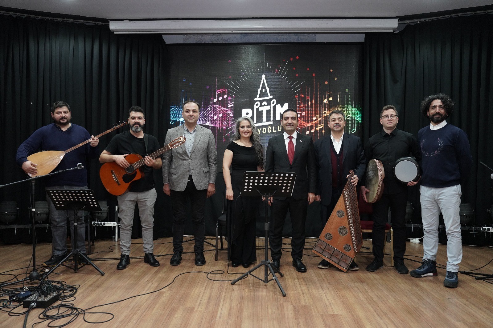 Belediye işçilerinden oluşan ‘Ritim Beyoğlu’ grubundan etkileyici performans
