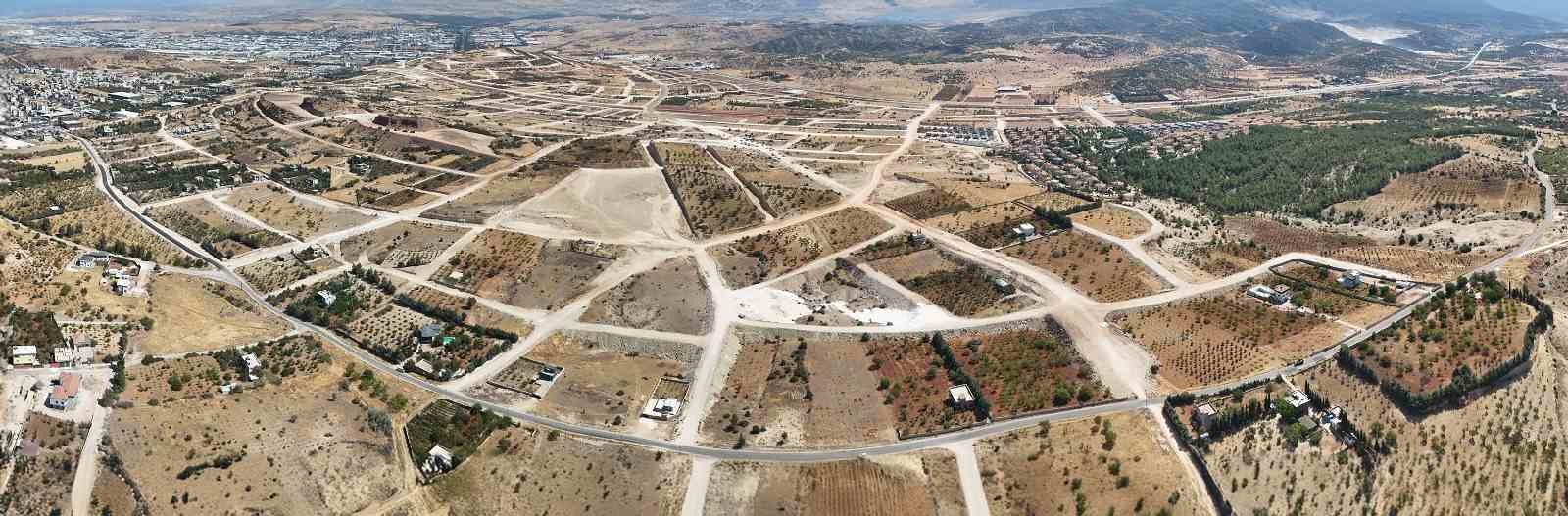 Şehitkamil’den kırsal mahallelerde yol atağı
