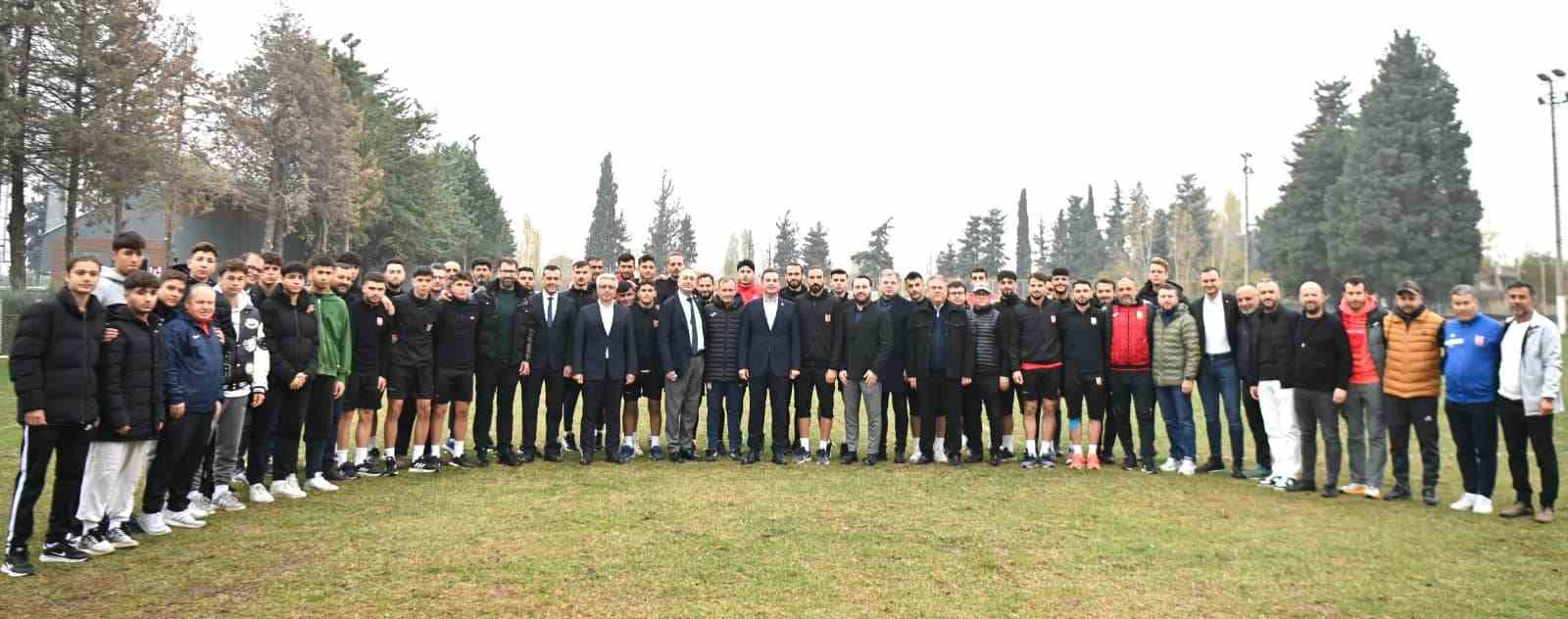 Balıkesir Büyükşehir Belediye Başkanı Ahmet Akın, Balıkesirspor Kulübü’nü ziyaret etti
