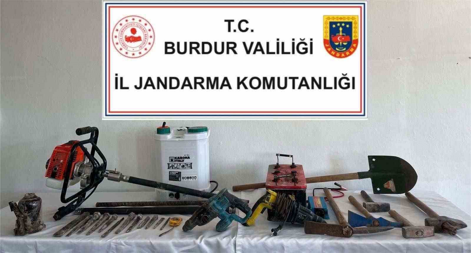 Burdur’da jandarmanın 18 günlük operasyonlarında yakalanan 5 şüpheli tutuklandı
