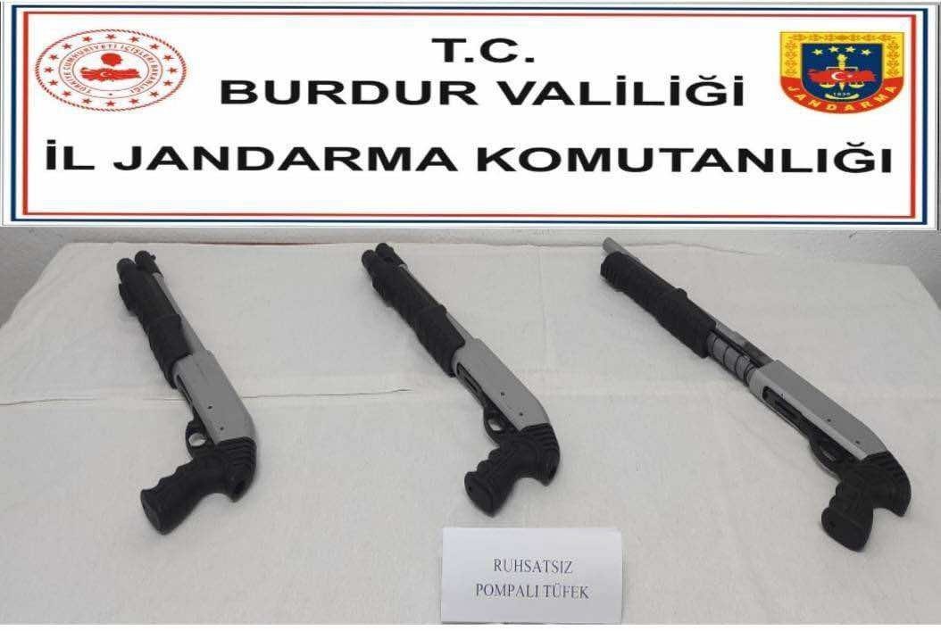 Burdur’da jandarmanın 18 günlük operasyonlarında yakalanan 5 şüpheli tutuklandı
