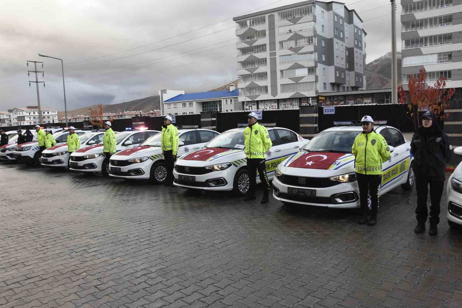 Bitlis Emniyeti’ne 12 araç desteği
