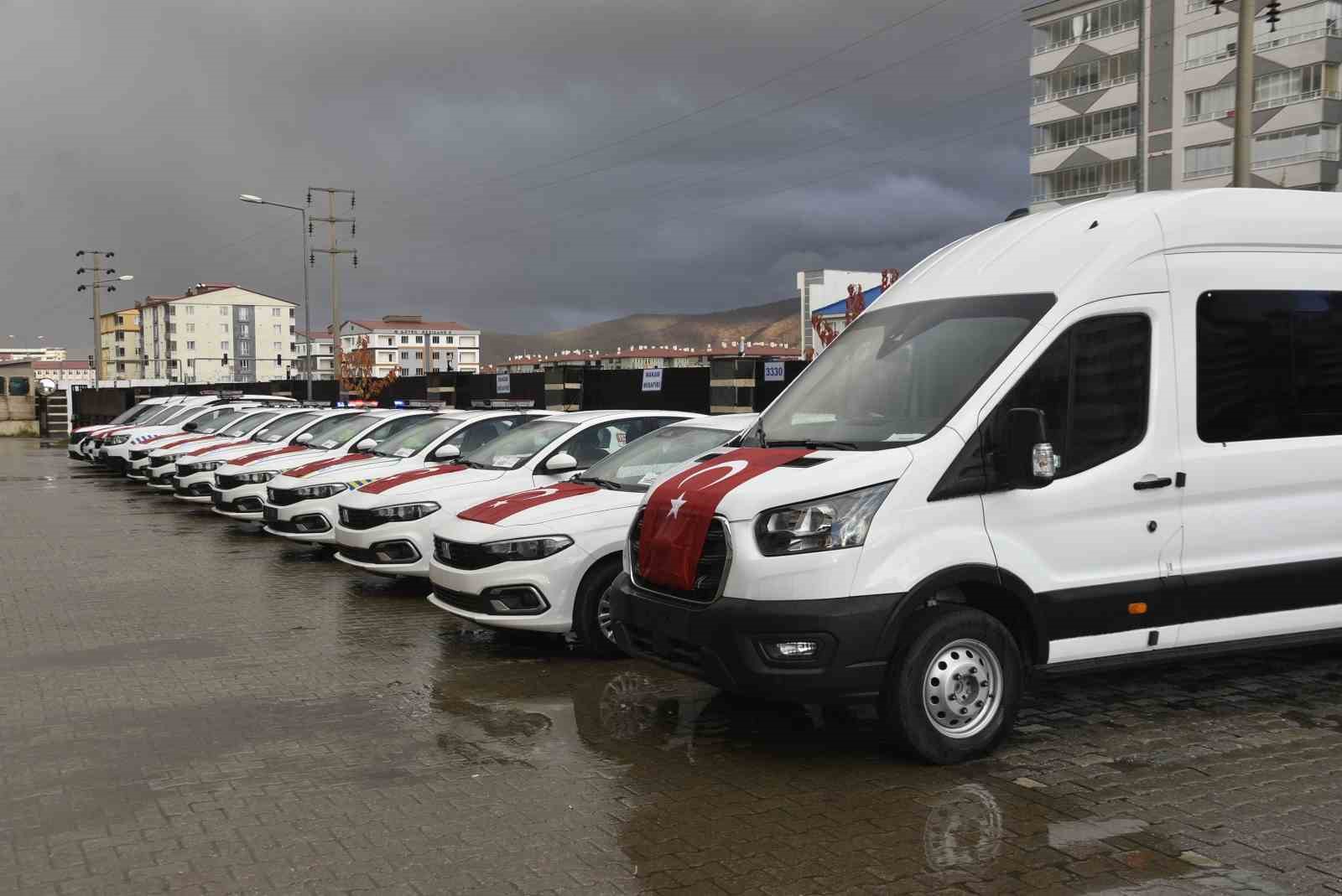 Bitlis Emniyeti’ne 12 araç desteği
