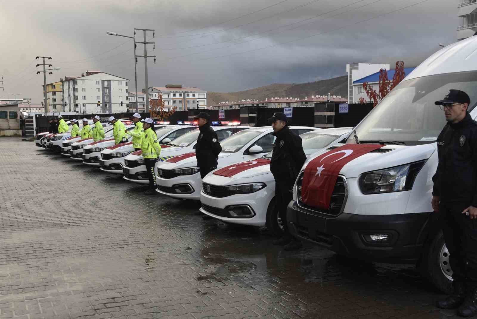 Bitlis Emniyeti’ne 12 araç desteği
