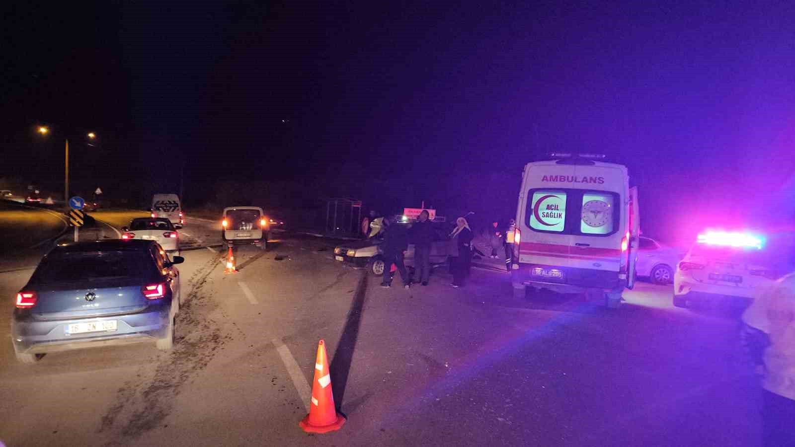 Gemlik çevreyolunda feci kaza: 3 yaralı
