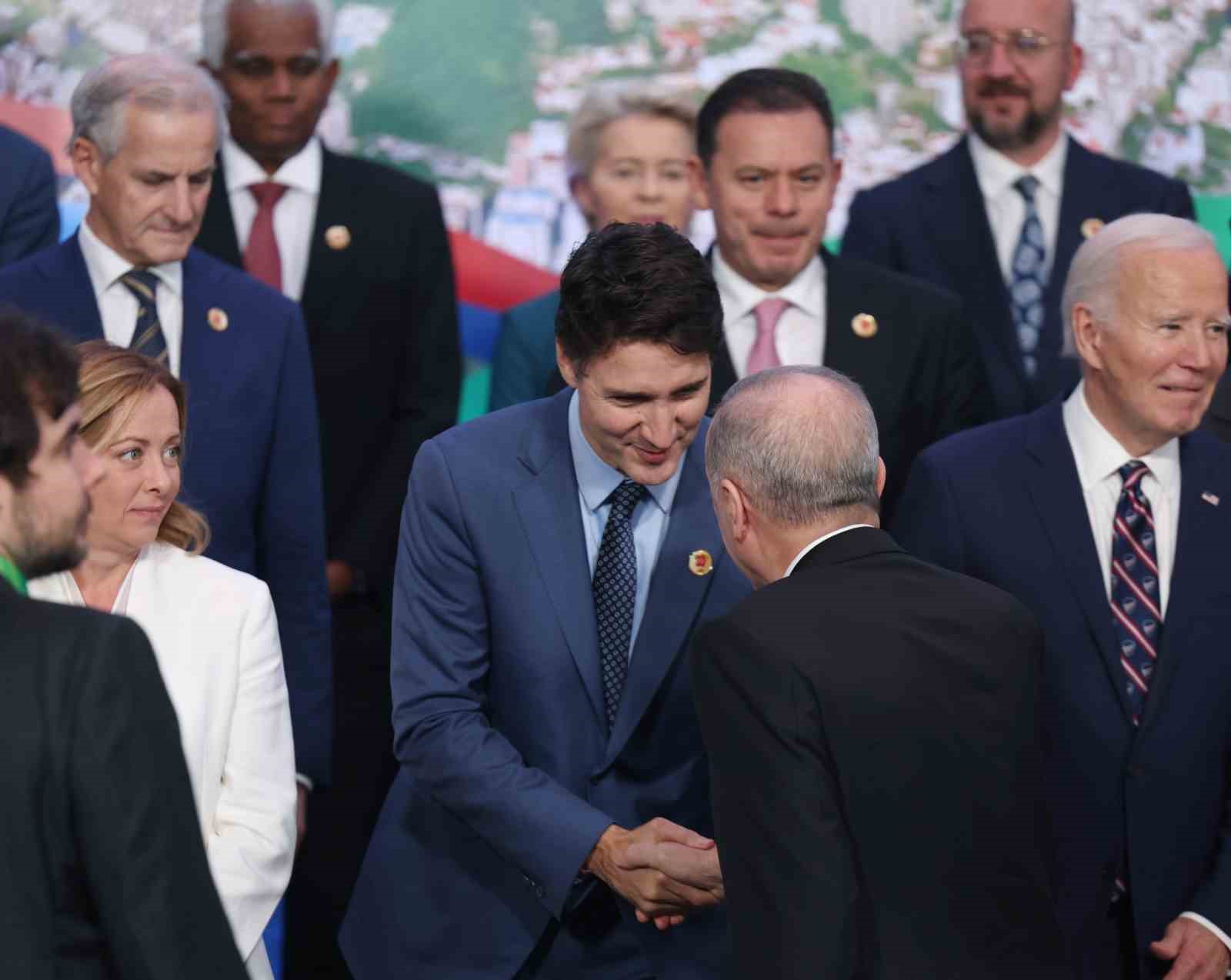 Cumhurbaşkanı Erdoğan, G20 Liderler Zirvesi’nin ardından aile fotoğrafına katıldı
