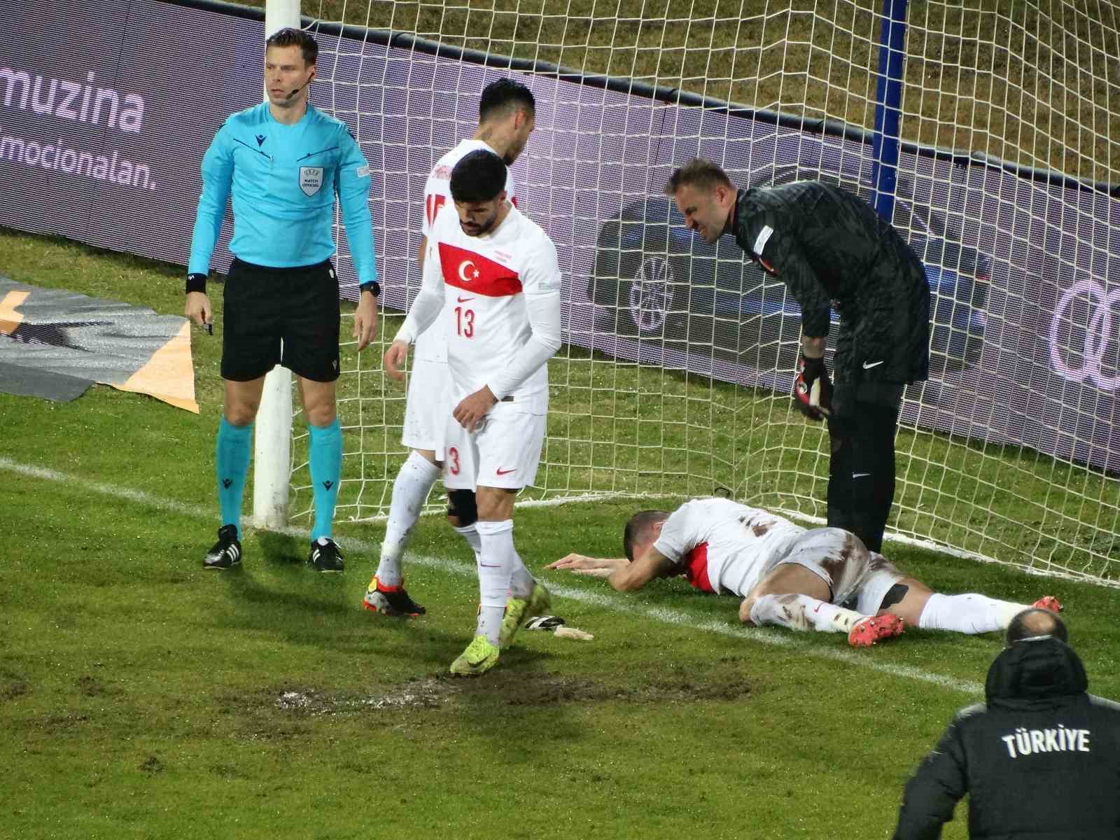 UEFA Uluslar Ligi: Karadağ: 2 - Türkiye: 1 (İlk yarı)
