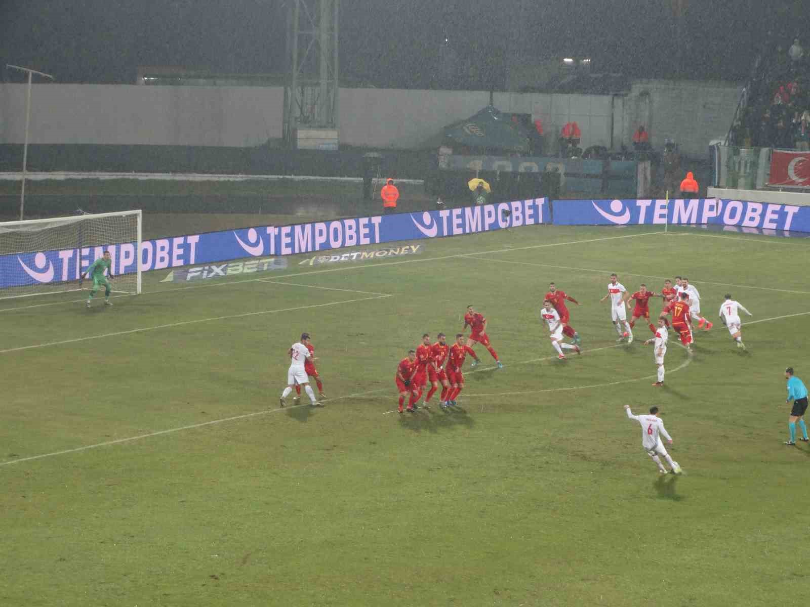 UEFA Uluslar Ligi: Karadağ: 2 - Türkiye: 1 (İlk yarı)
