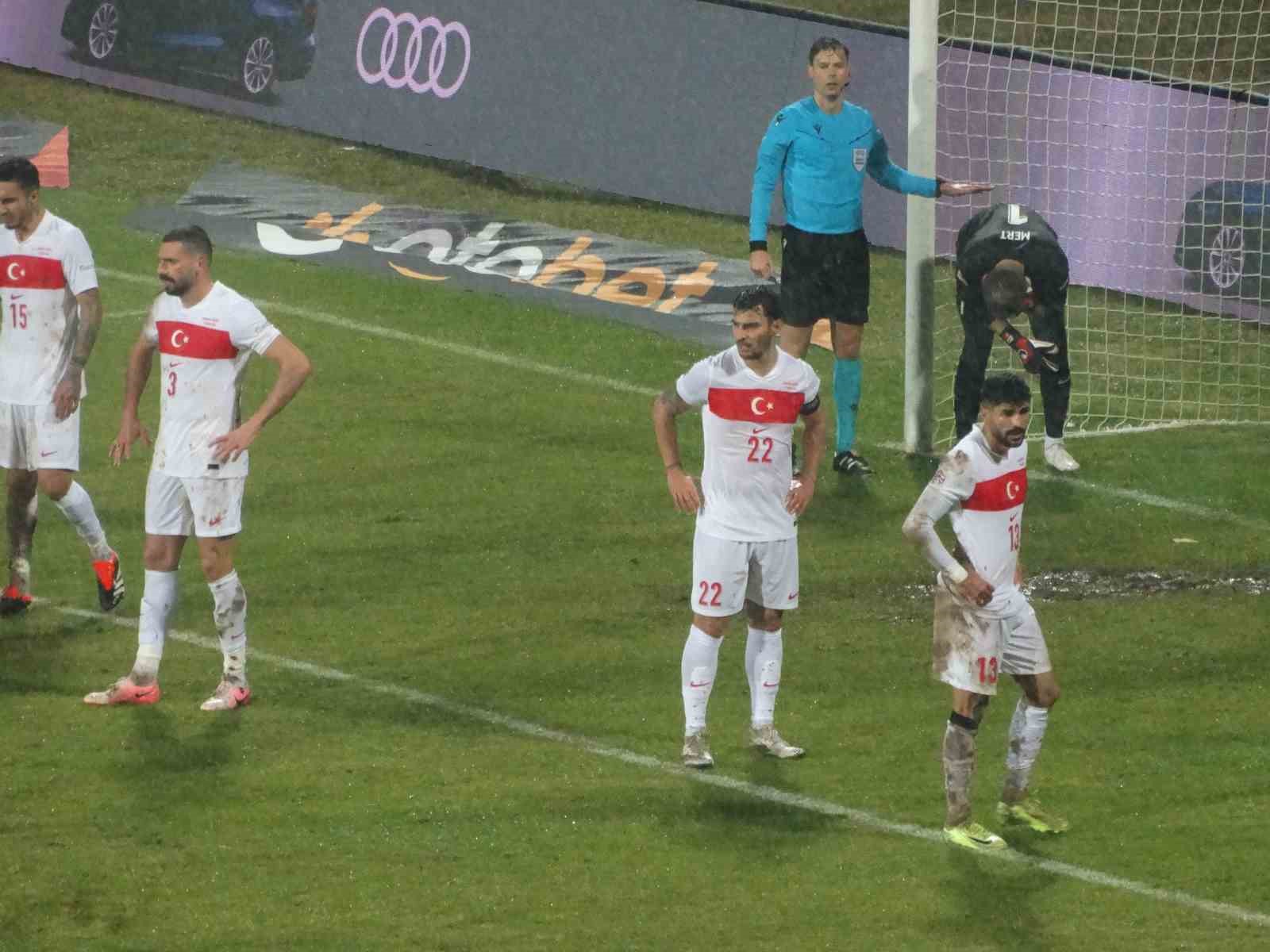 UEFA Uluslar Ligi: Karadağ: 2 - Türkiye: 1 (İlk yarı)
