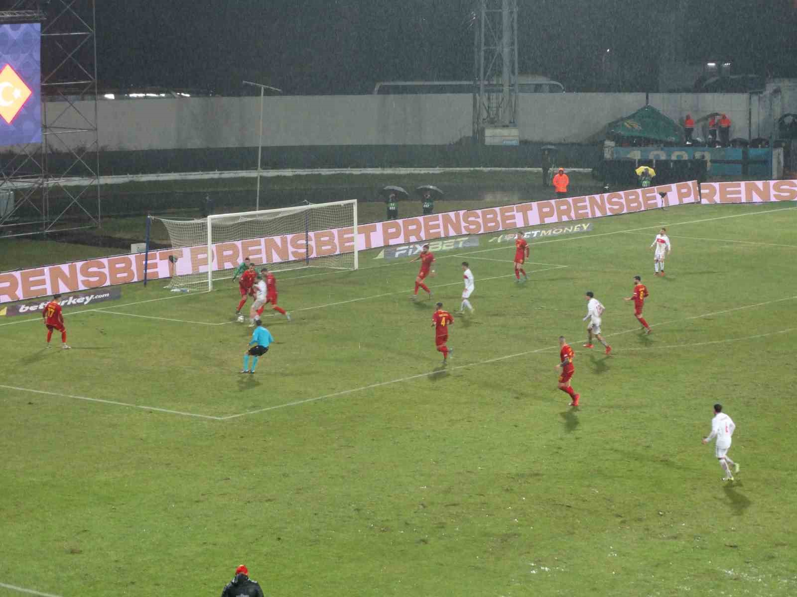 UEFA Uluslar Ligi: Karadağ: 2 - Türkiye: 1 (İlk yarı)
