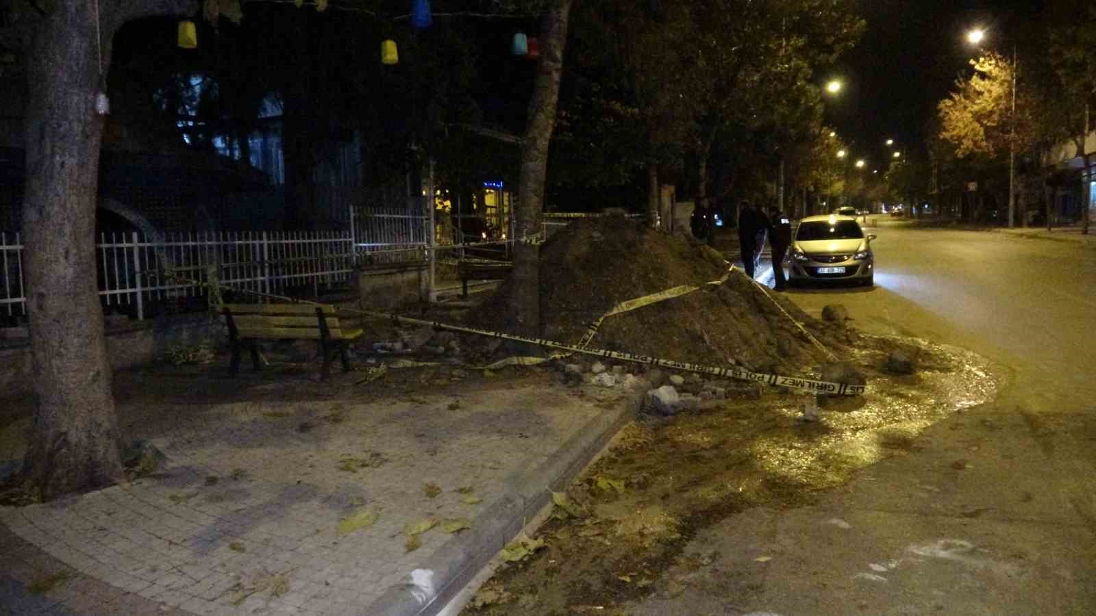 Isparta’da kazdıkları kuyuya düştüler: Şehrin göbeğinde belediye ekibi kılığına girip define aradılar
