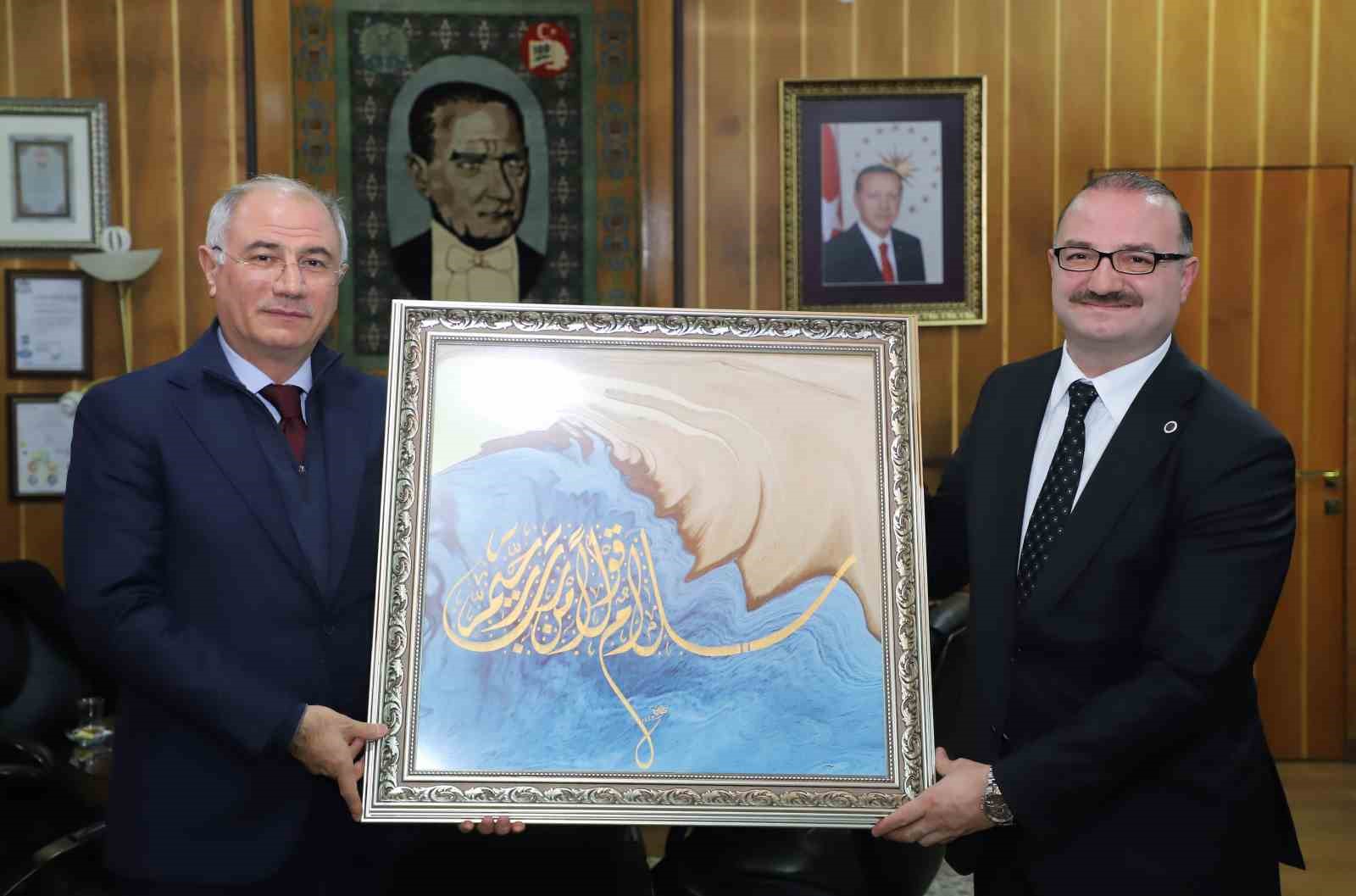 Önceki dönem içişleri bakanı Âlâ’dan Rektör Hacımüftüoğlu’na ziyaret
