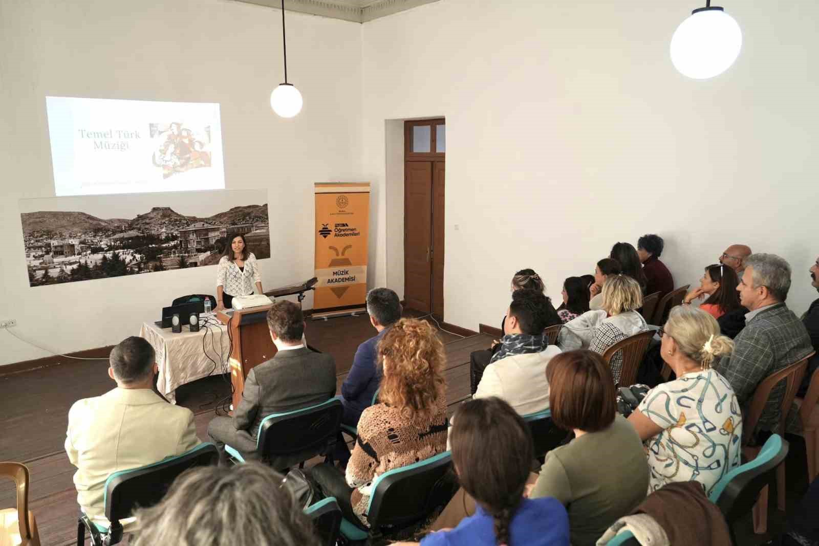 Muğla öğretmen Akademileri’nde Türk Müziği rüzgarı
