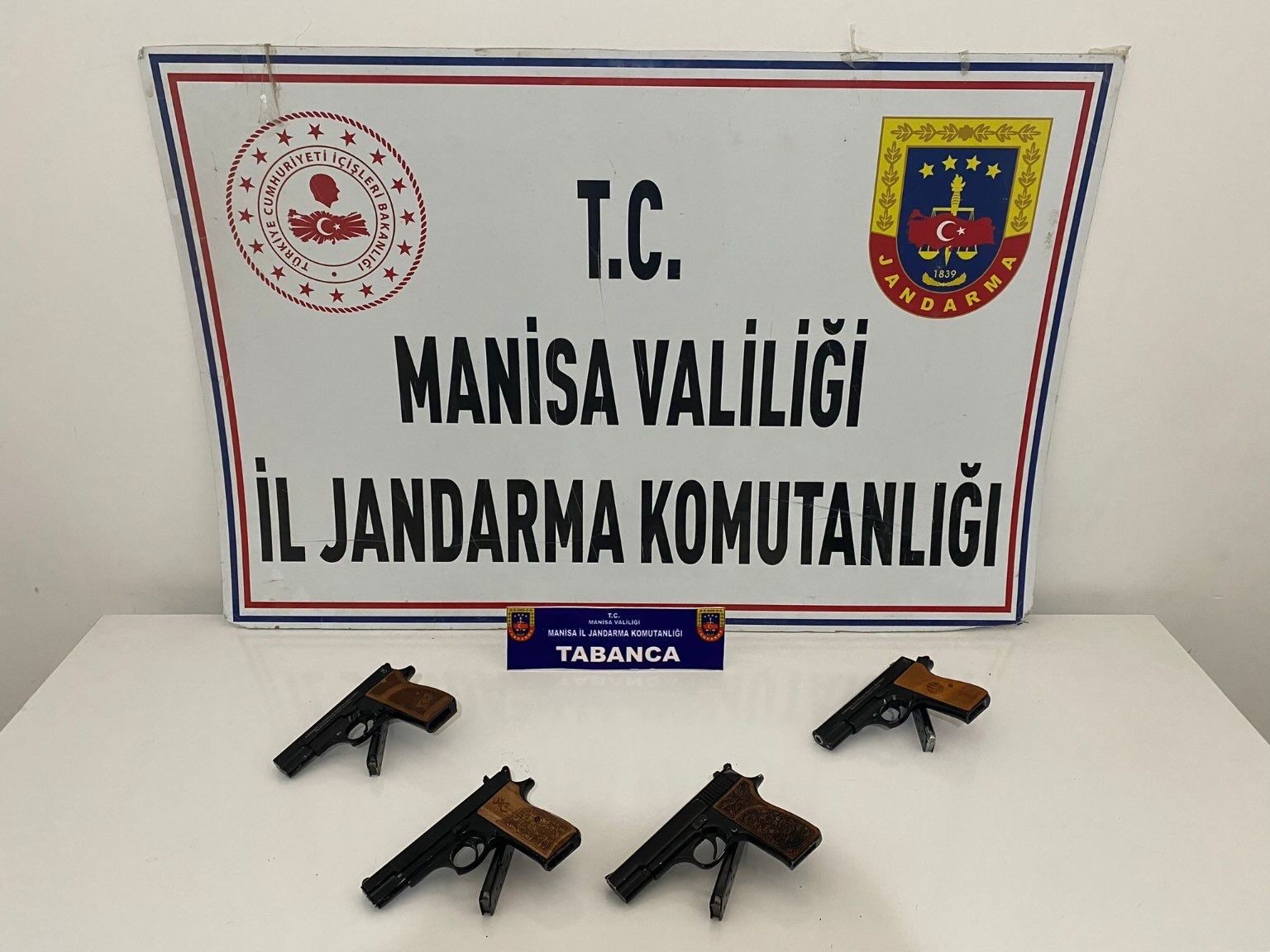 Jandarma, silah kaçakçılığına geçit vermiyor
