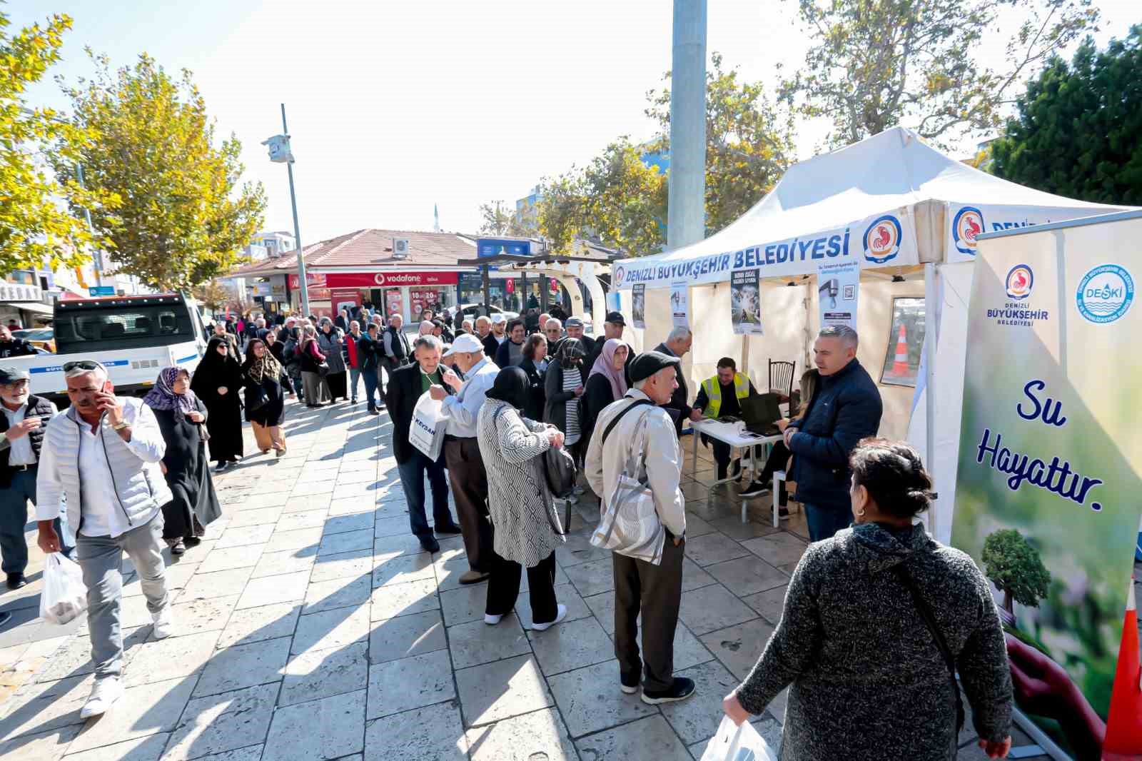 Denizli Büyükşehirin su tasarruf aparatı dağıtımı sürüyor
