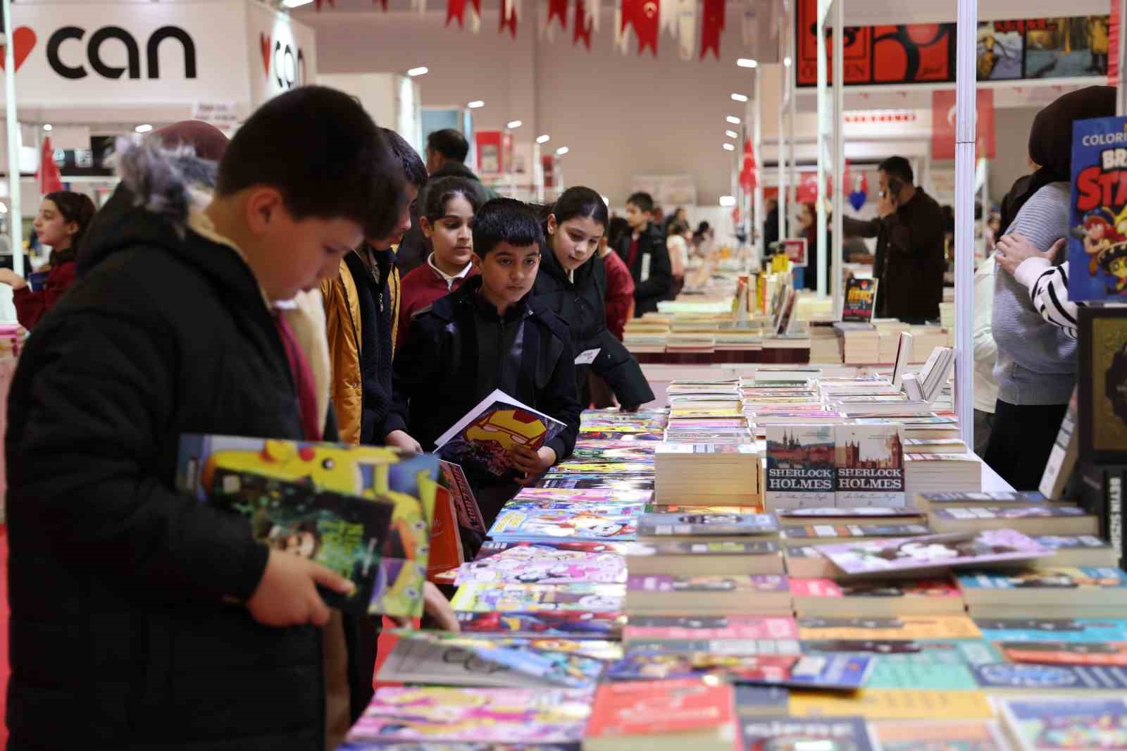 Elazığ’da Kitap Fuarı’na yoğun ilgi
