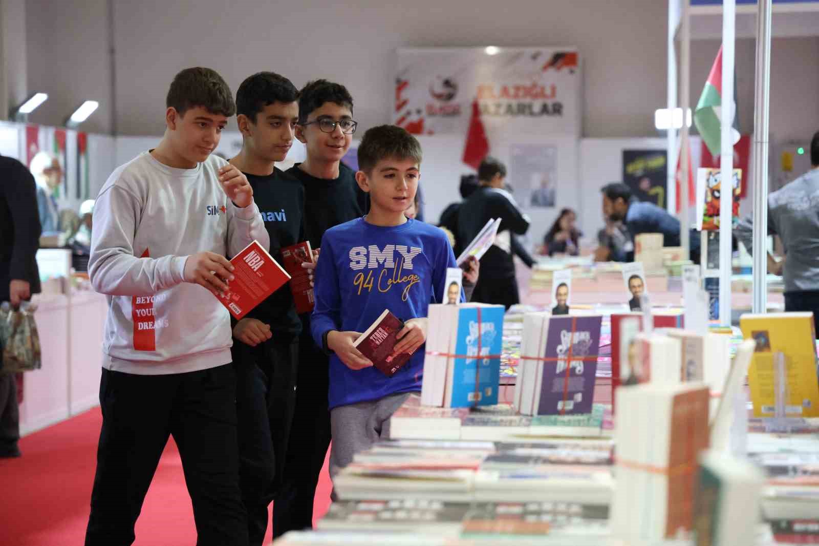 Elazığ’da Kitap Fuarı’na yoğun ilgi
