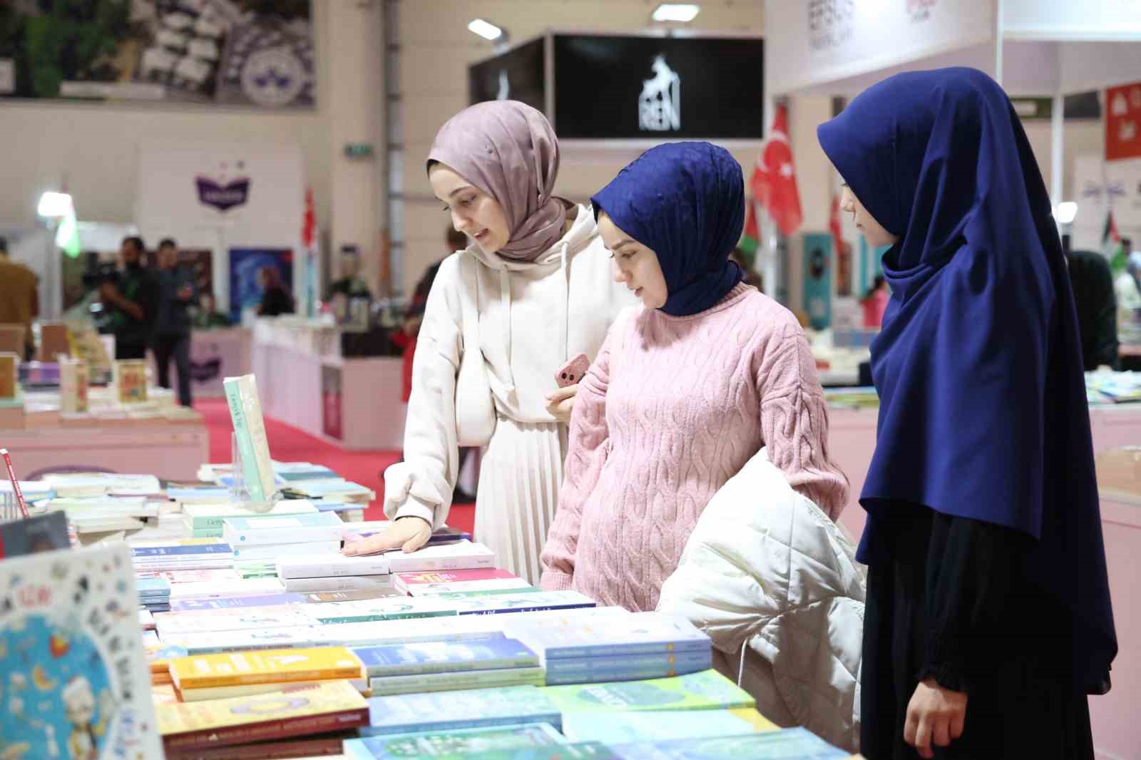 Elazığ’da Kitap Fuarı’na yoğun ilgi
