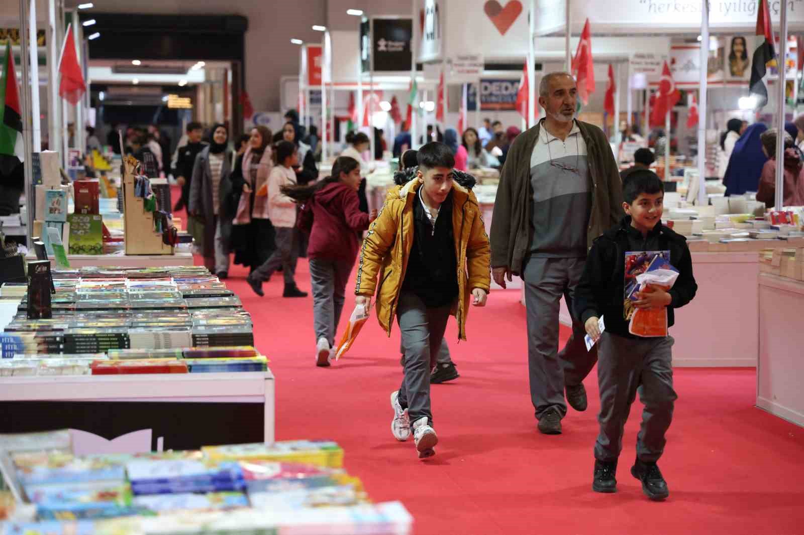 Elazığ’da Kitap Fuarı’na yoğun ilgi
