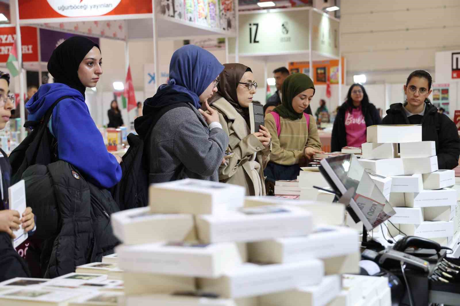 Elazığ’da Kitap Fuarı’na yoğun ilgi
