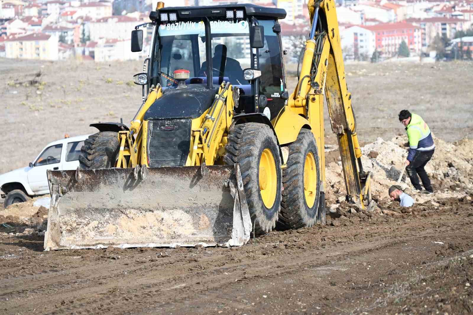 Bozüyük’te altyapı çalışmaları yeni hat yapım çalışmalarıyla devam ediyor
