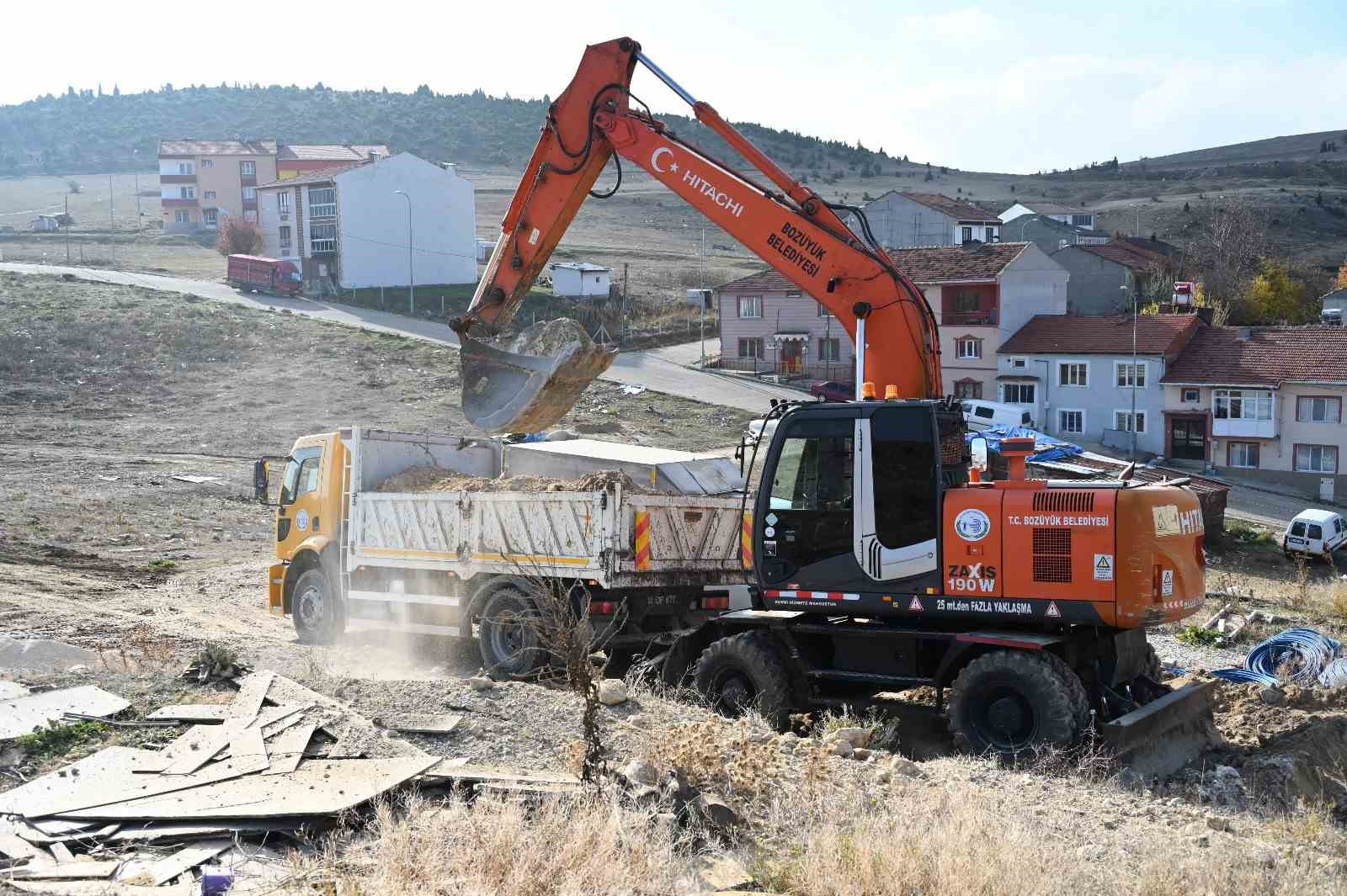 Bozüyük’te altyapı çalışmaları yeni hat yapım çalışmalarıyla devam ediyor
