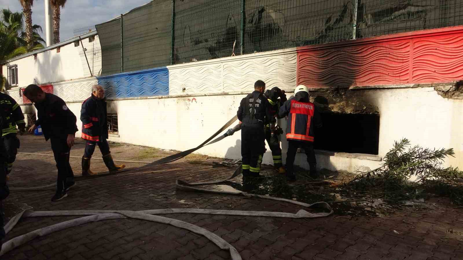 Mersin’de tekstil atölyesindeki yangın kontrol altına alındı
