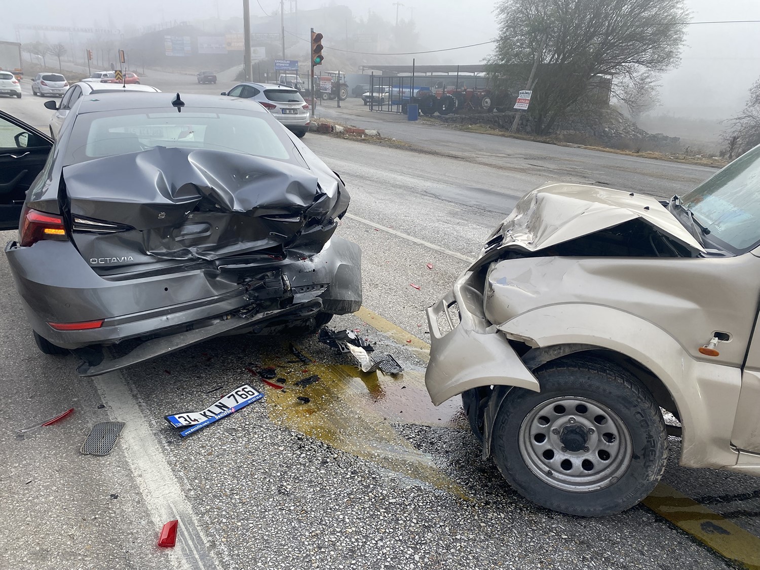 Sisli hava zincirleme kazayı beraberinde getirdi: 2 yaralı
