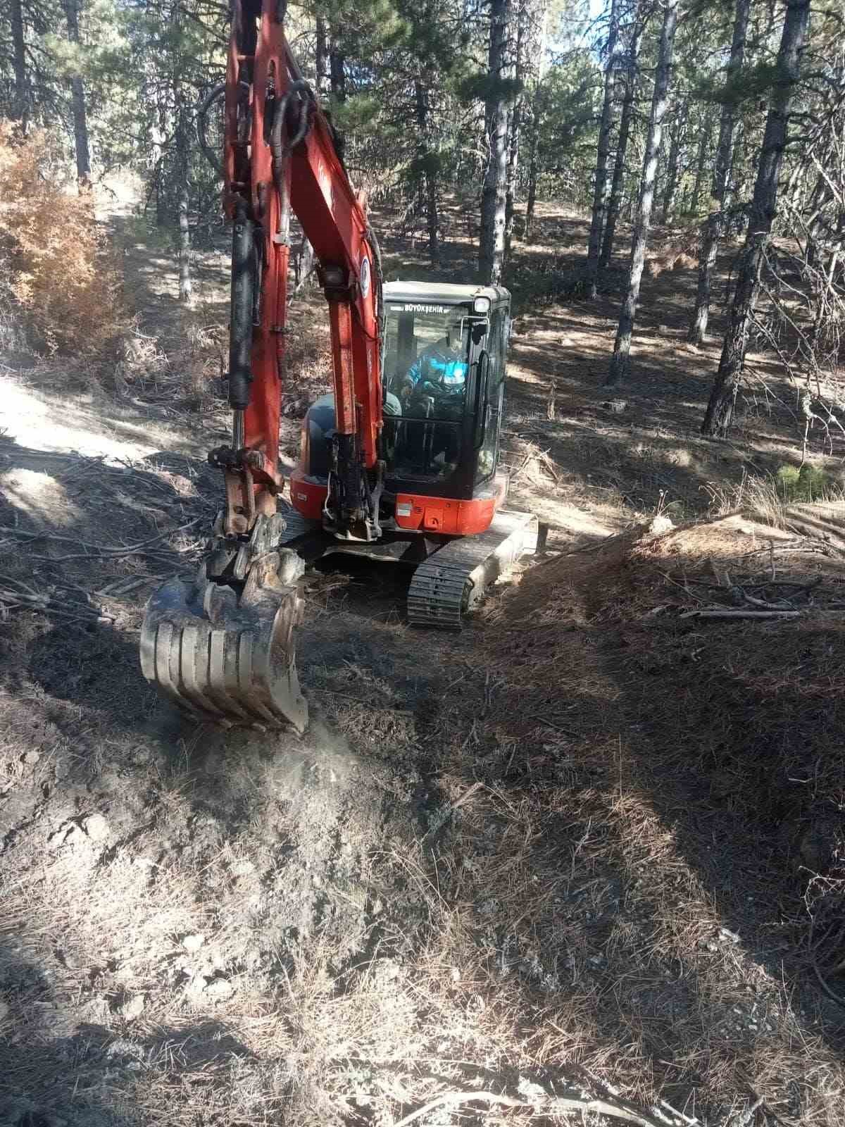 Kuruyan Yayla Gölünü besleyen kanalların bakımına başlandı
