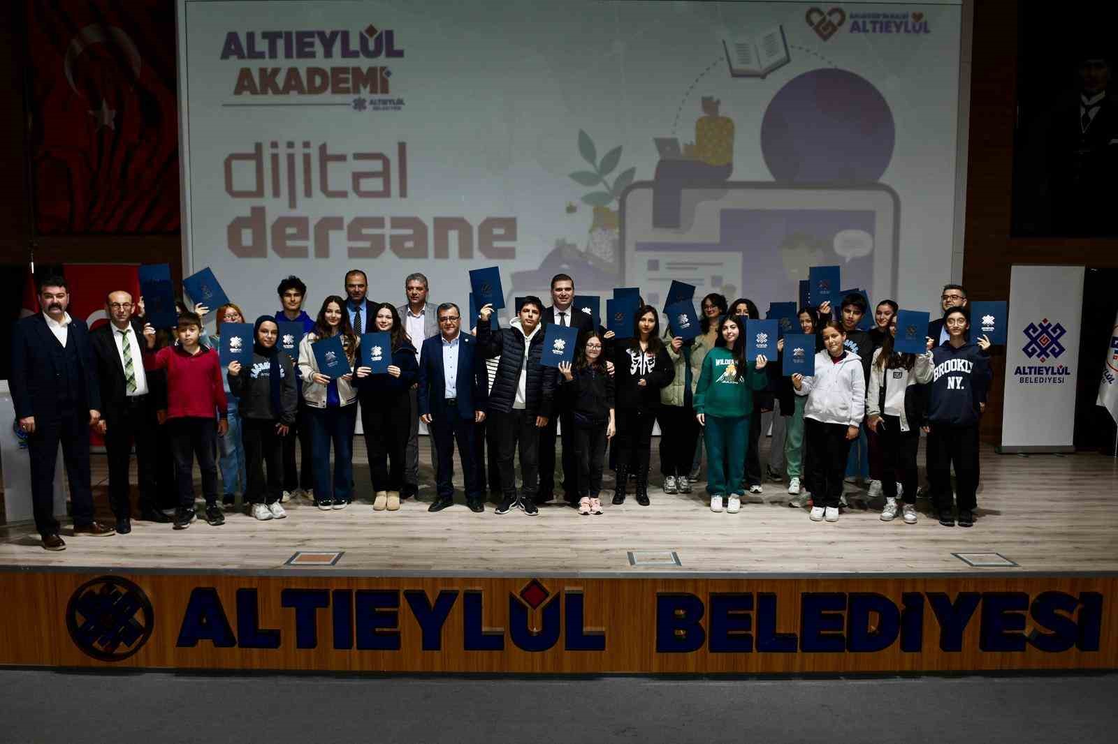 Altıeylül’den öğrencilere akademi dijital dershane
