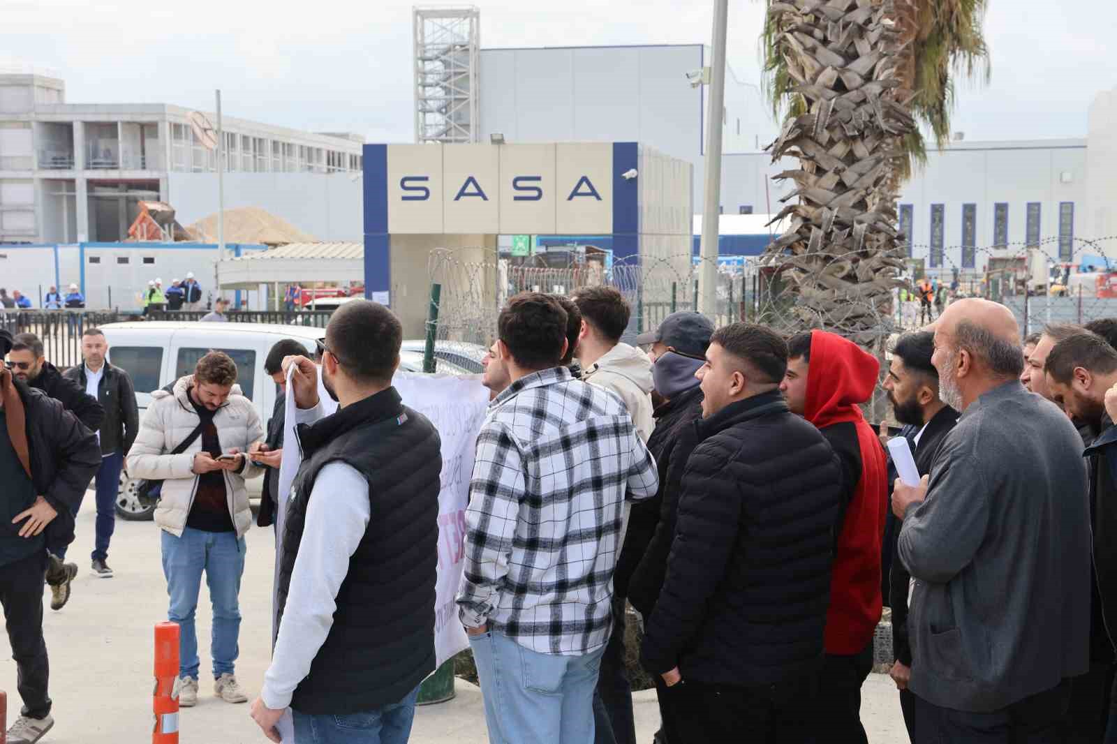 SASA’da gergin bekleyiş sürüyor, ücretlerini alamayan işçiler eyleme başladı
