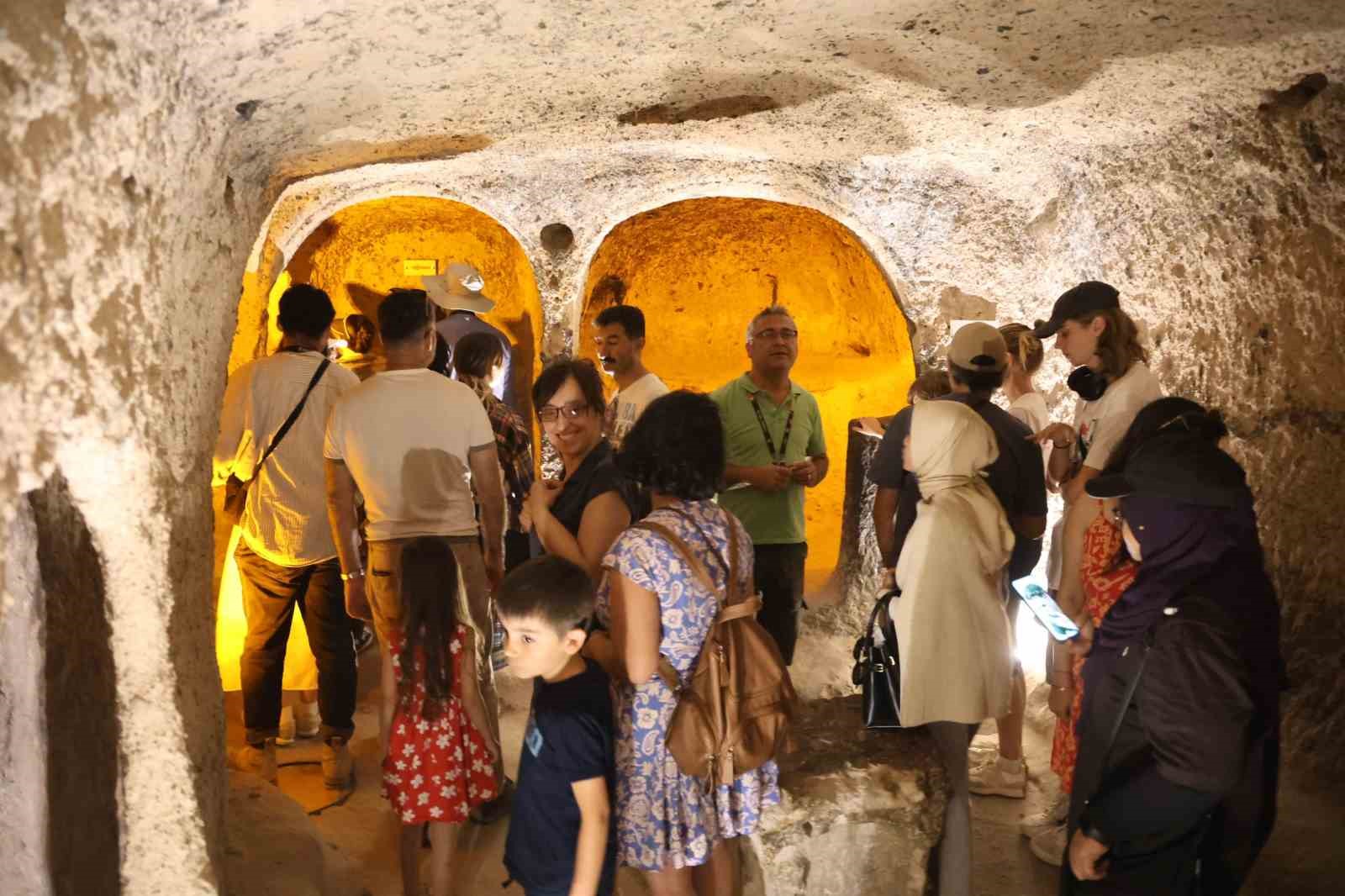 3 turistten biri mutlaka yer altı şehirlerini geziyor
