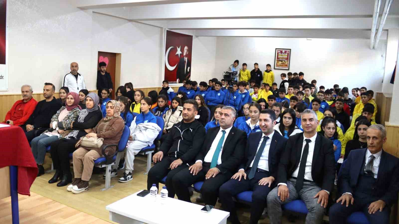 Eren, Spor Lisesi öğrencileriyle buluştu
