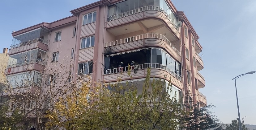 Alevlere teslim olan apartman dairesi kullanılmaz hale geldi
