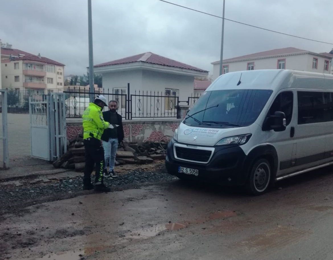 Gölbaşı’nda okul servisi denetimi gerçekleştirildi
