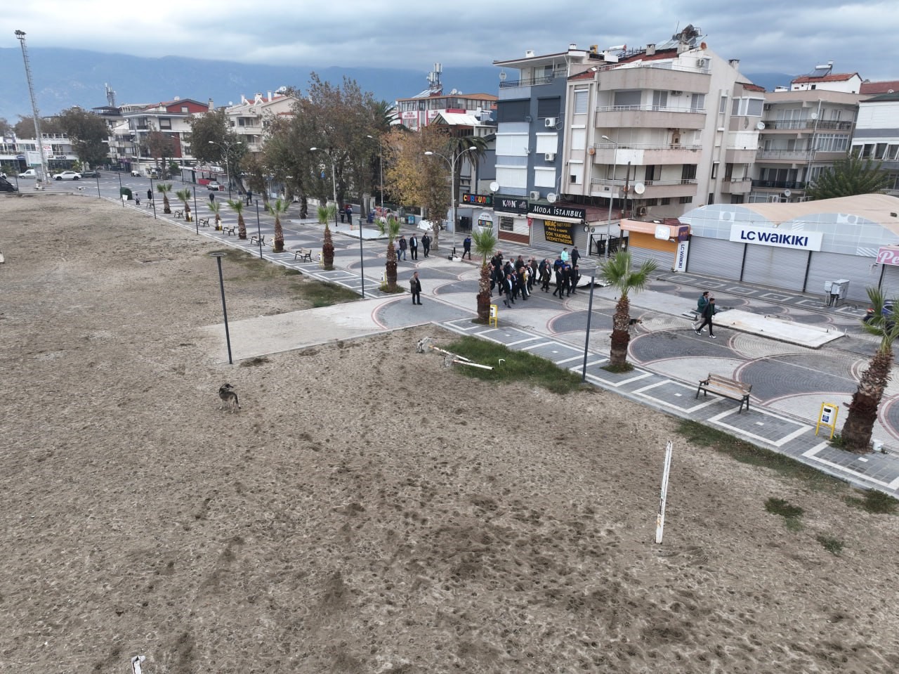 Akçay kordonunda büfeler kaldırıldı, çevre düzenleme çalışmaları başladı
