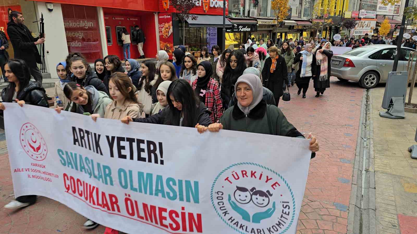 Dünya Çocuk Hakları Günü’nde Filistinli çocuklar unutulmadı
