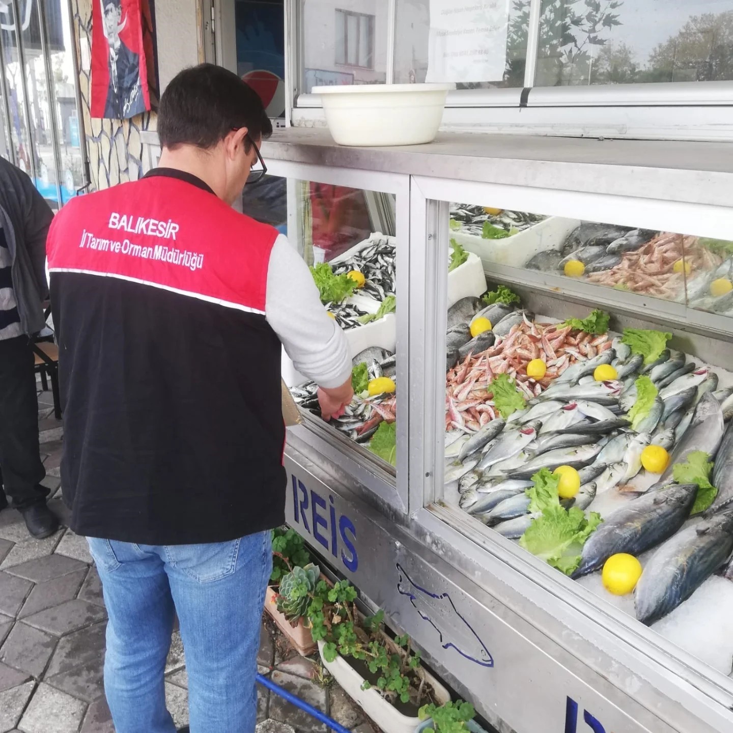 Edremit’te balık tezgahlarında denetim
