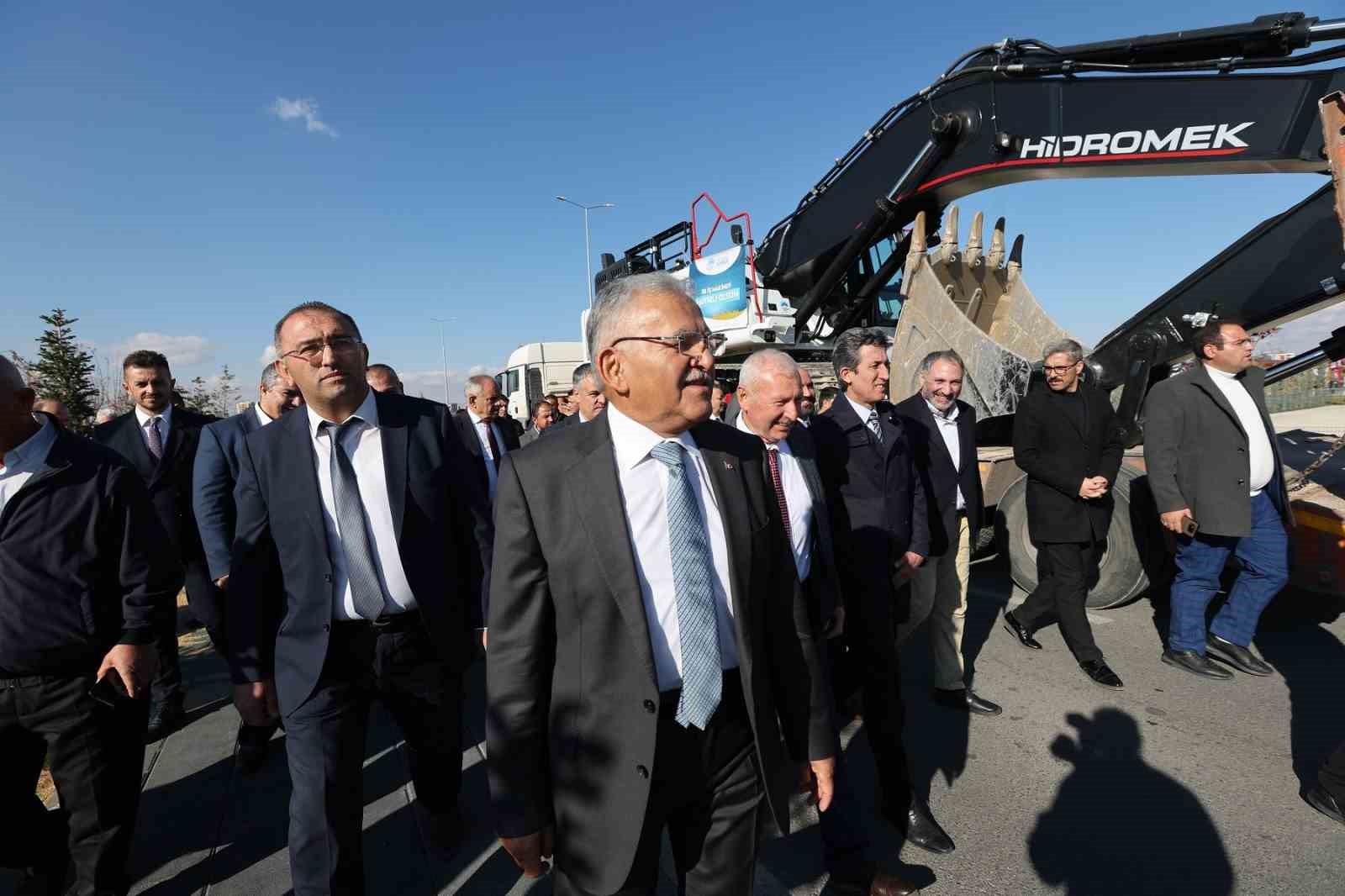 Başkan Büyükkılıç: “Hizmetten hizmete koşuyoruz”
