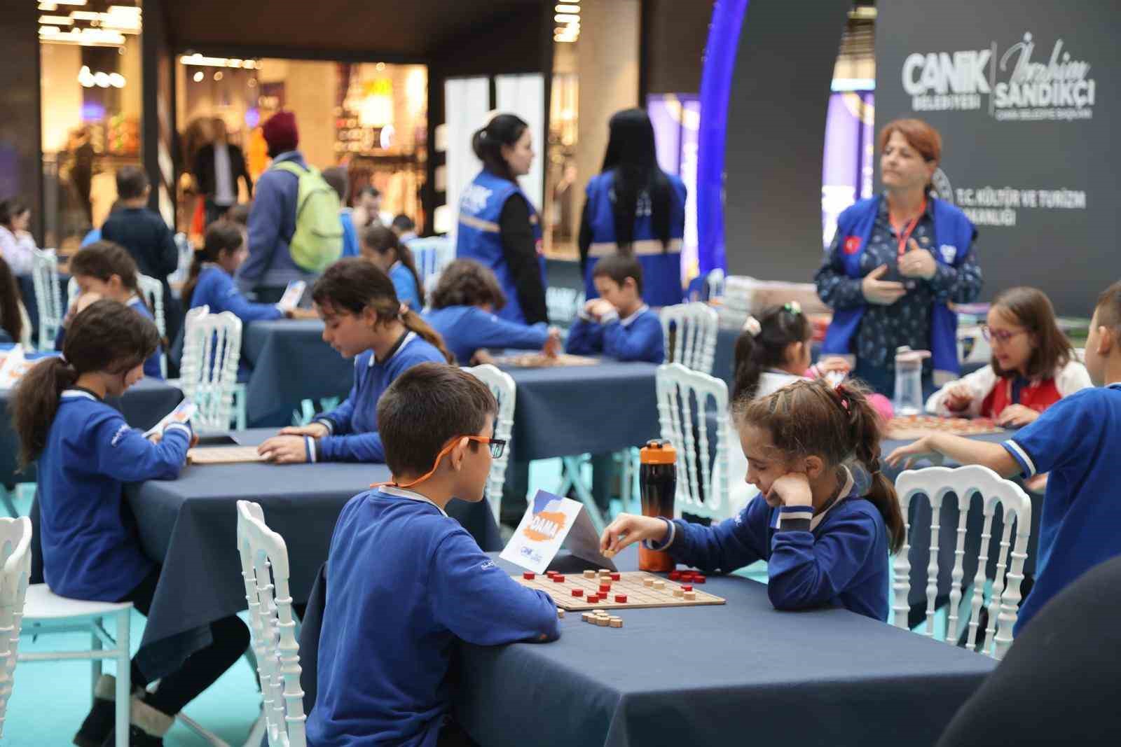 Canik’te Zeka Geliştirici Ahşap Akıl ve Strateji Oyunları El Sanatları Sergisi açıldı
