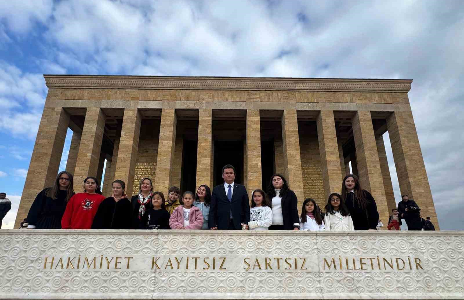 Osmangazili çocuklar Anıtkabir’de
